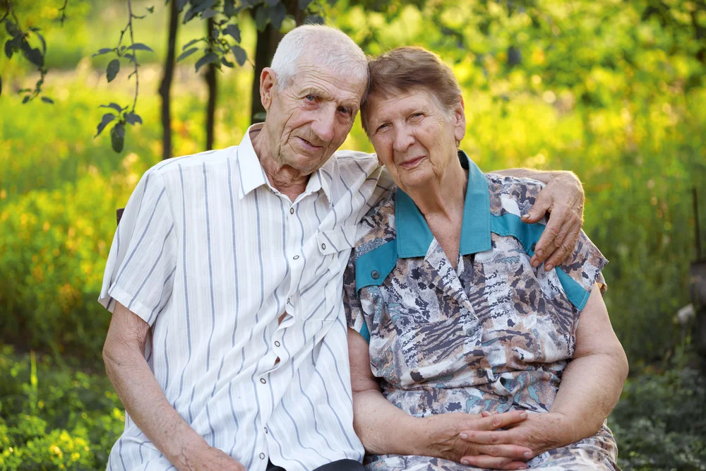 portrait-of-grandparents-2023-11-27-05-31-02-utc (1)